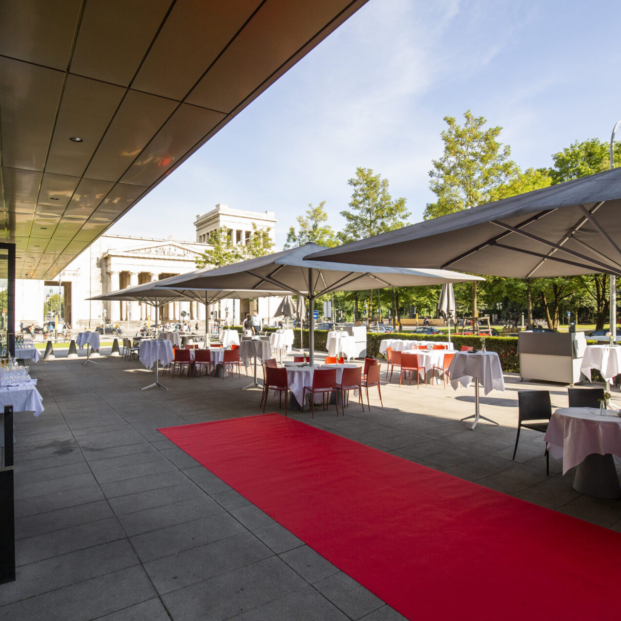 Terrasse mit Blick auf die Propyläen
